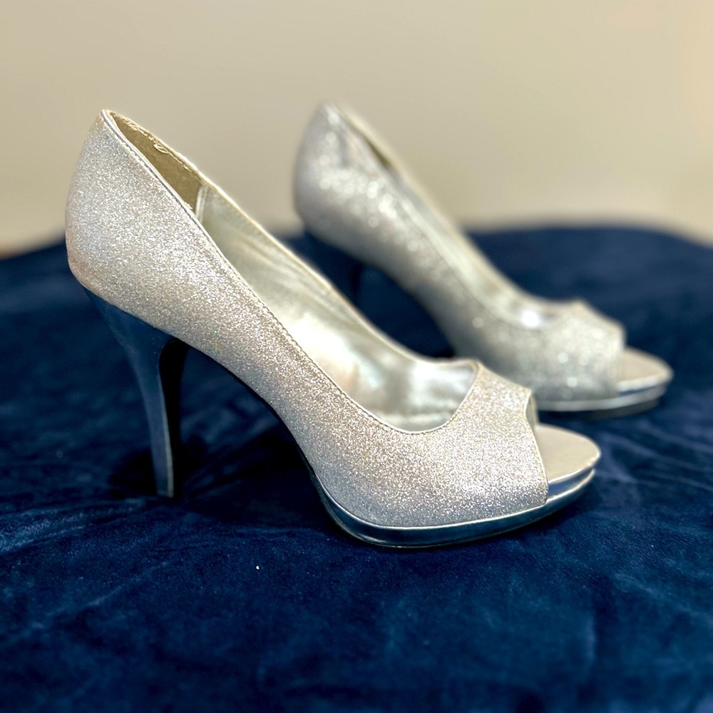 Rampage Glittery Peep Toe Heels Sz 8
